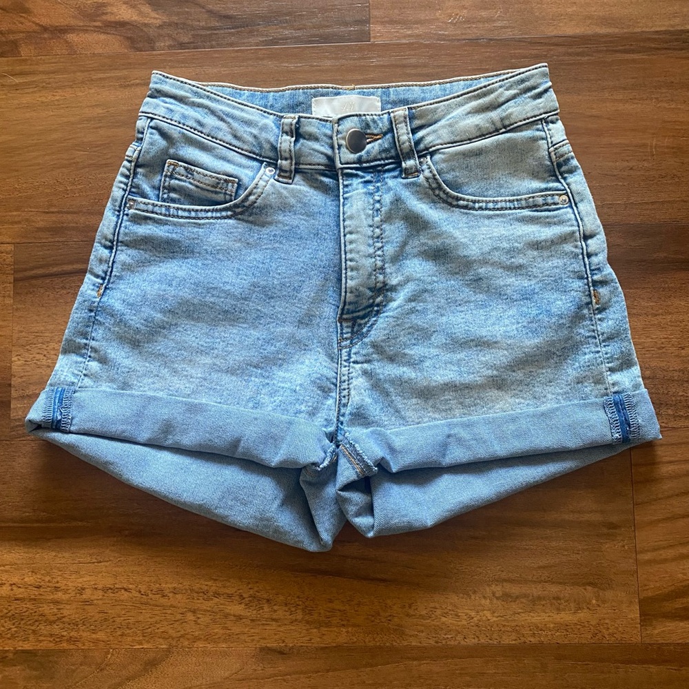 H&M Light Wash Cuffed‎ Jean Shorts